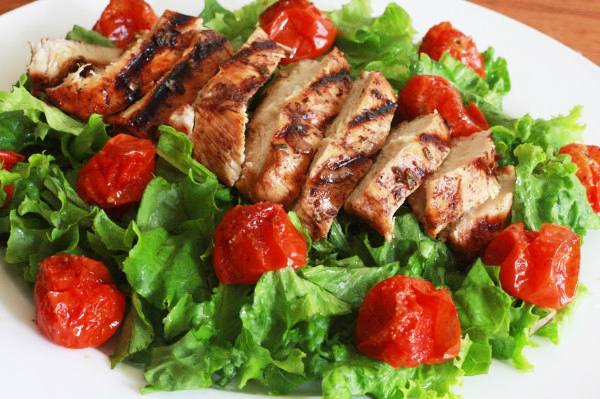 S6. Salad Mix with Choice of Grilled Pork or Chicken