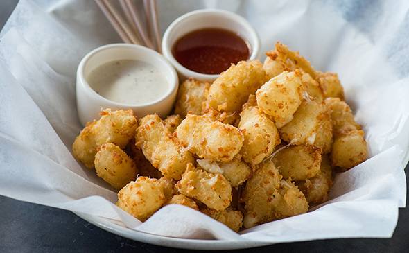 WISCONSIN FRIED CHEESE CURDS (Vegetarian)